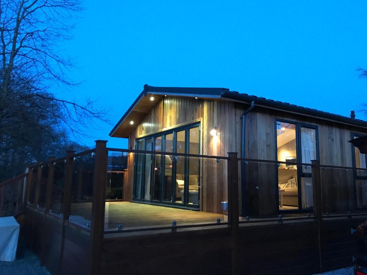 Loubi'S Lakeside Lodge Windermere Exterior photo